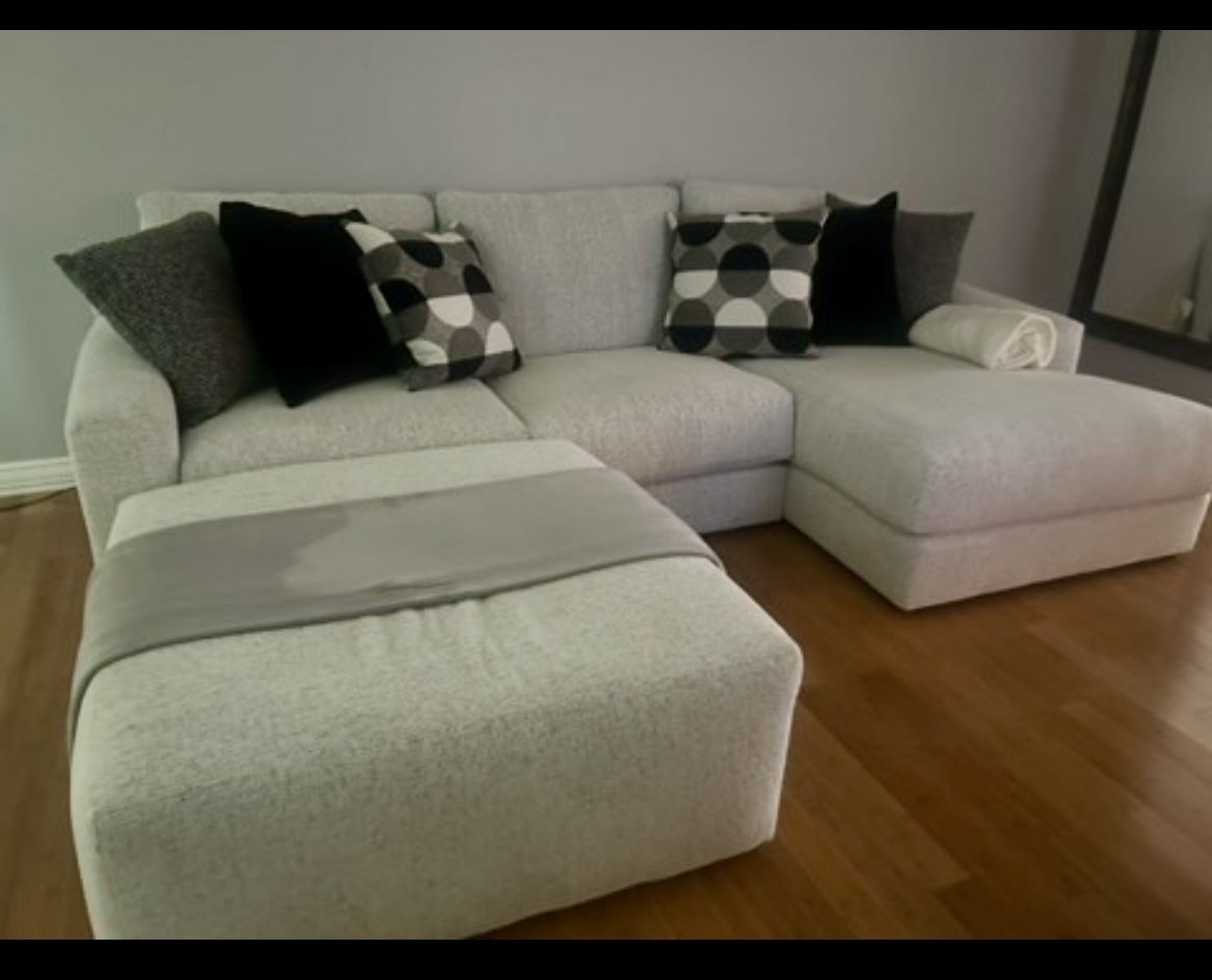 Sectional Couch With Ottoman & Pillows
