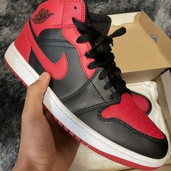 Jordan 1 Mid