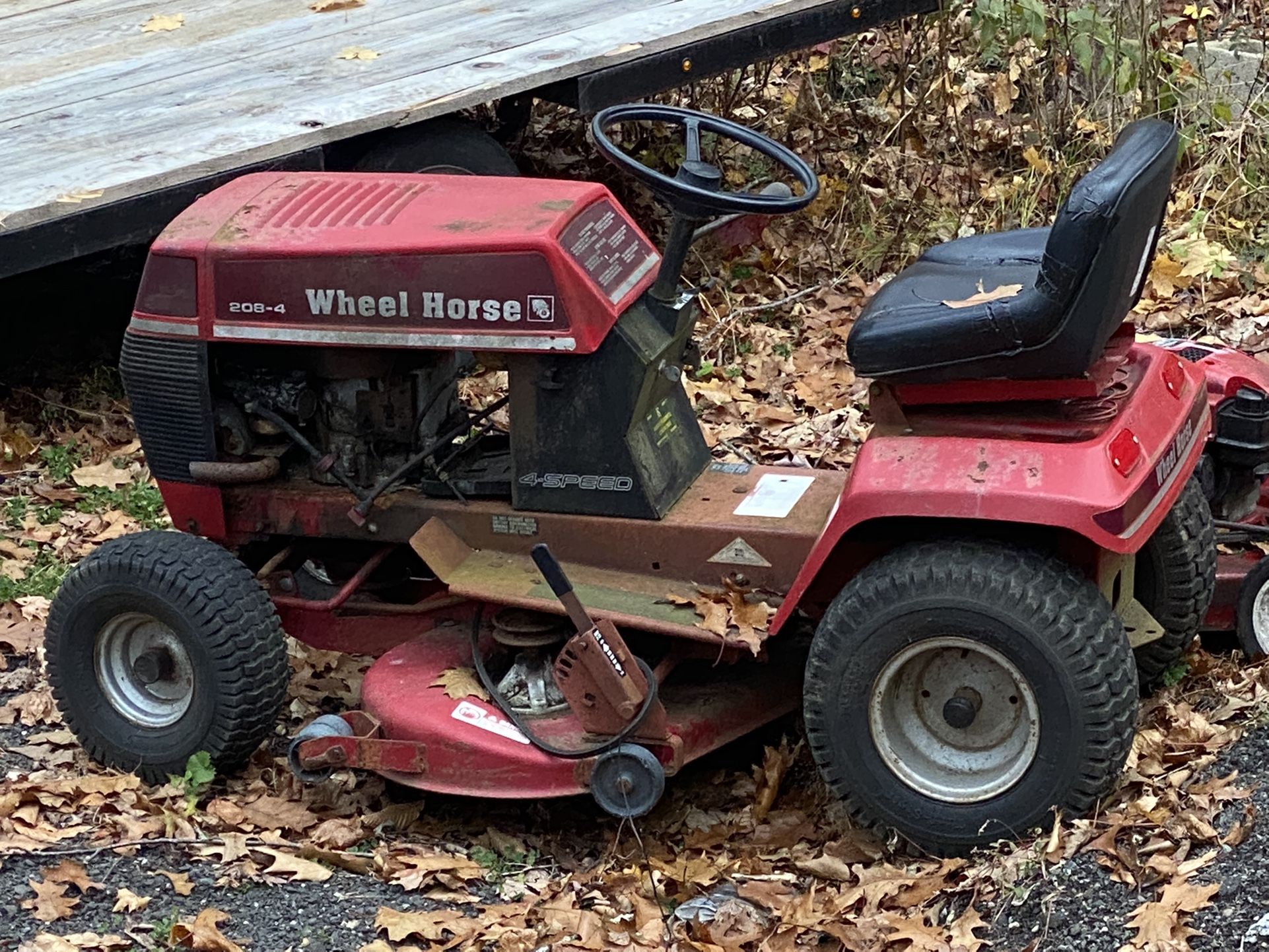 Wheel Horse Lawn Tractor