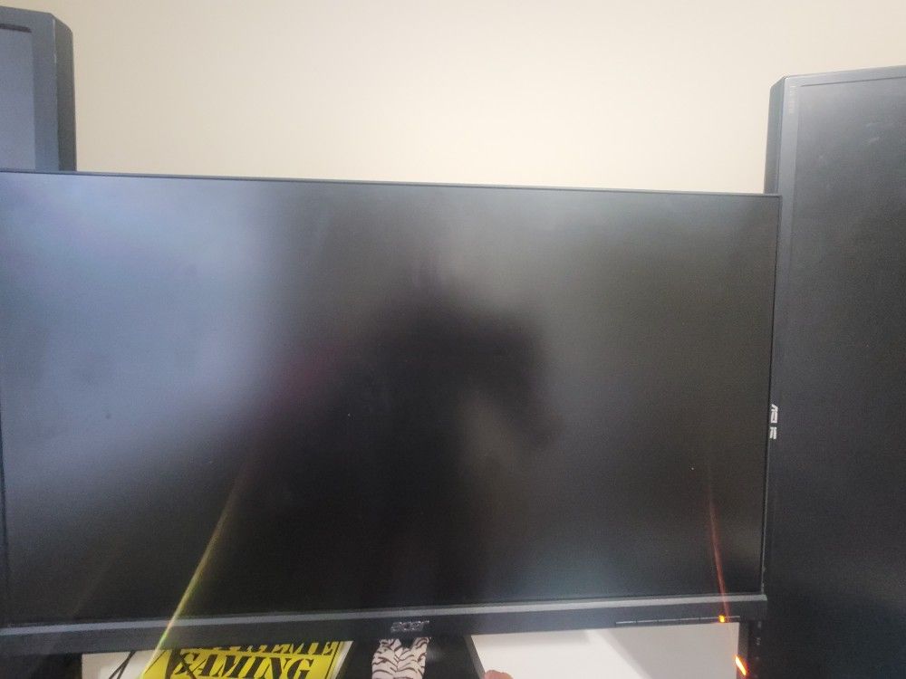 (3) 24 " Gaming Monitors With Stand .