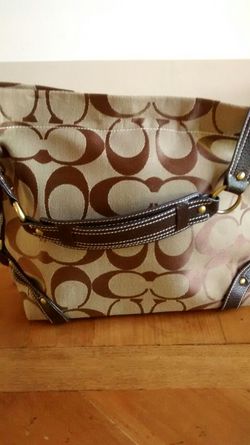 Signature Coach Khaki/Mahogany Bag for Sale in Independence, KY - OfferUp