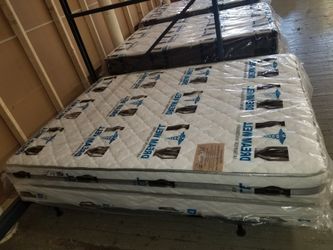 Brand new orthopedic DREAMWELL mattress and matching box springs