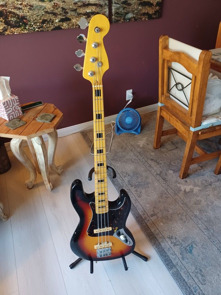 Fender Jazz Hybrid
