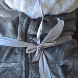 Soft Velvet Robe With Zipper And Faux Fur
