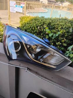 2016 Hyundai Genesis Coupe Right Passenger side Xenon Hid Headlight OEM $200.