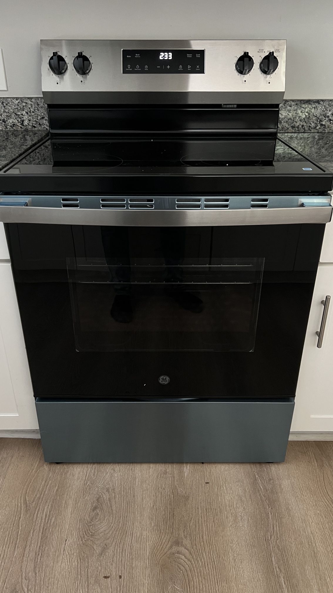 (Pick Up Only)$380 Brand New General Electric Glass Stove
