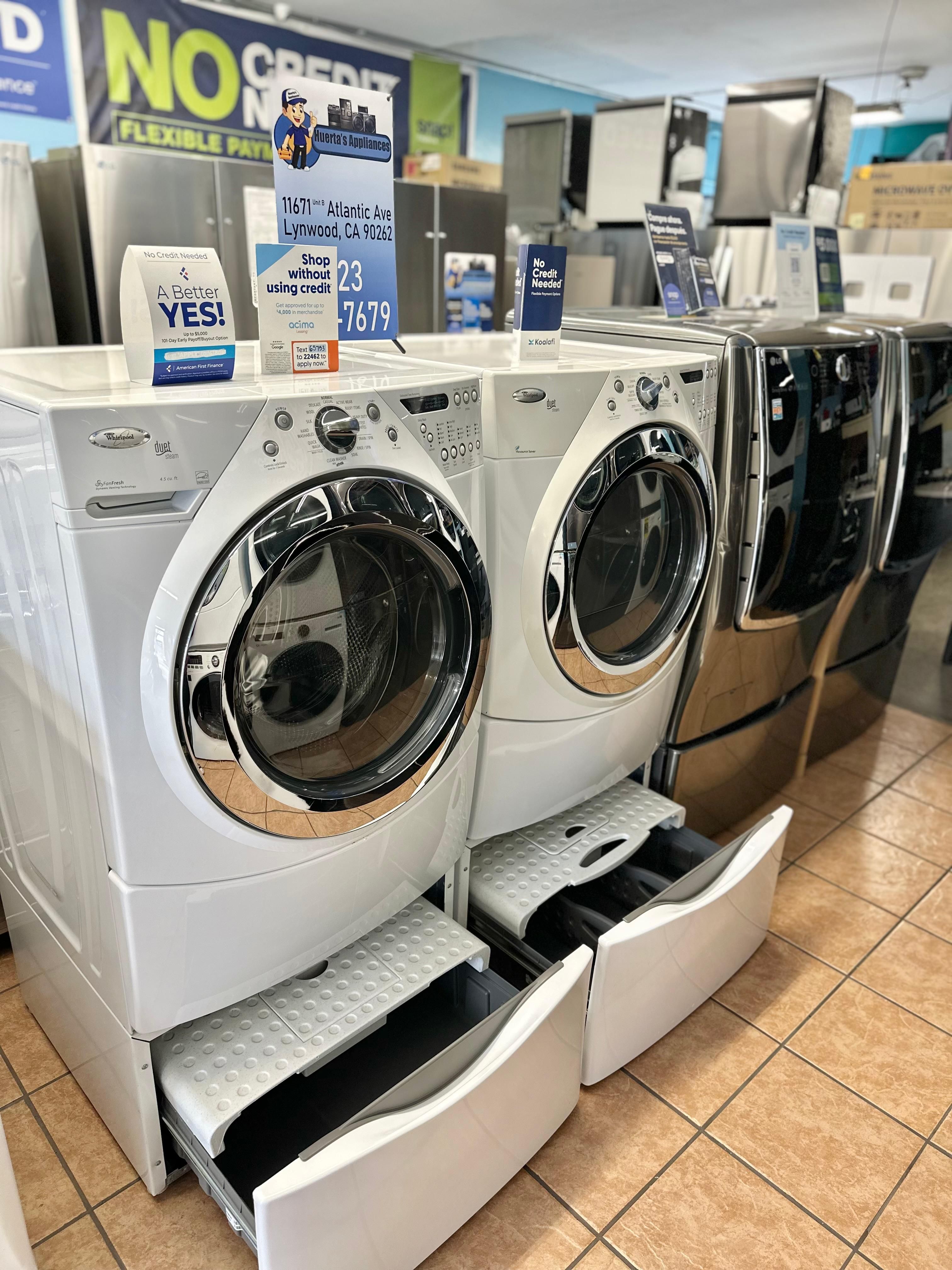 Whirlpool Washer and Dryer Set With Pedesatals
