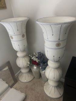 Two Big Nice Vase In Diamonds 