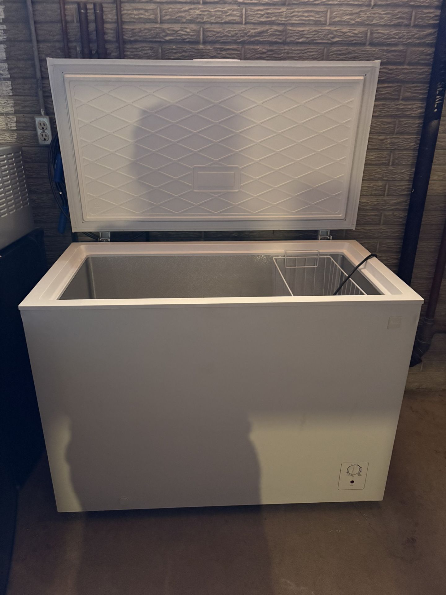 Avanti Chest Freezer