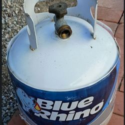 EXCHANGEABLE PROPANE TANK BY BLUE RHINO. 

60% FULL (BASED ON WEIGHT)

DIMENSIONS:
5 GALLONS

OBO - (BEST OFFER).

DELIVERY OPTIONS AVAILABLE. 

