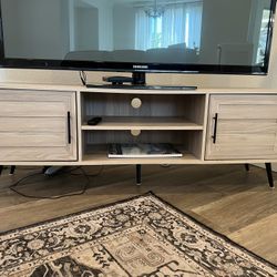 Modern Wood TV Stand / Media Console (Mid-Century Style) – $120