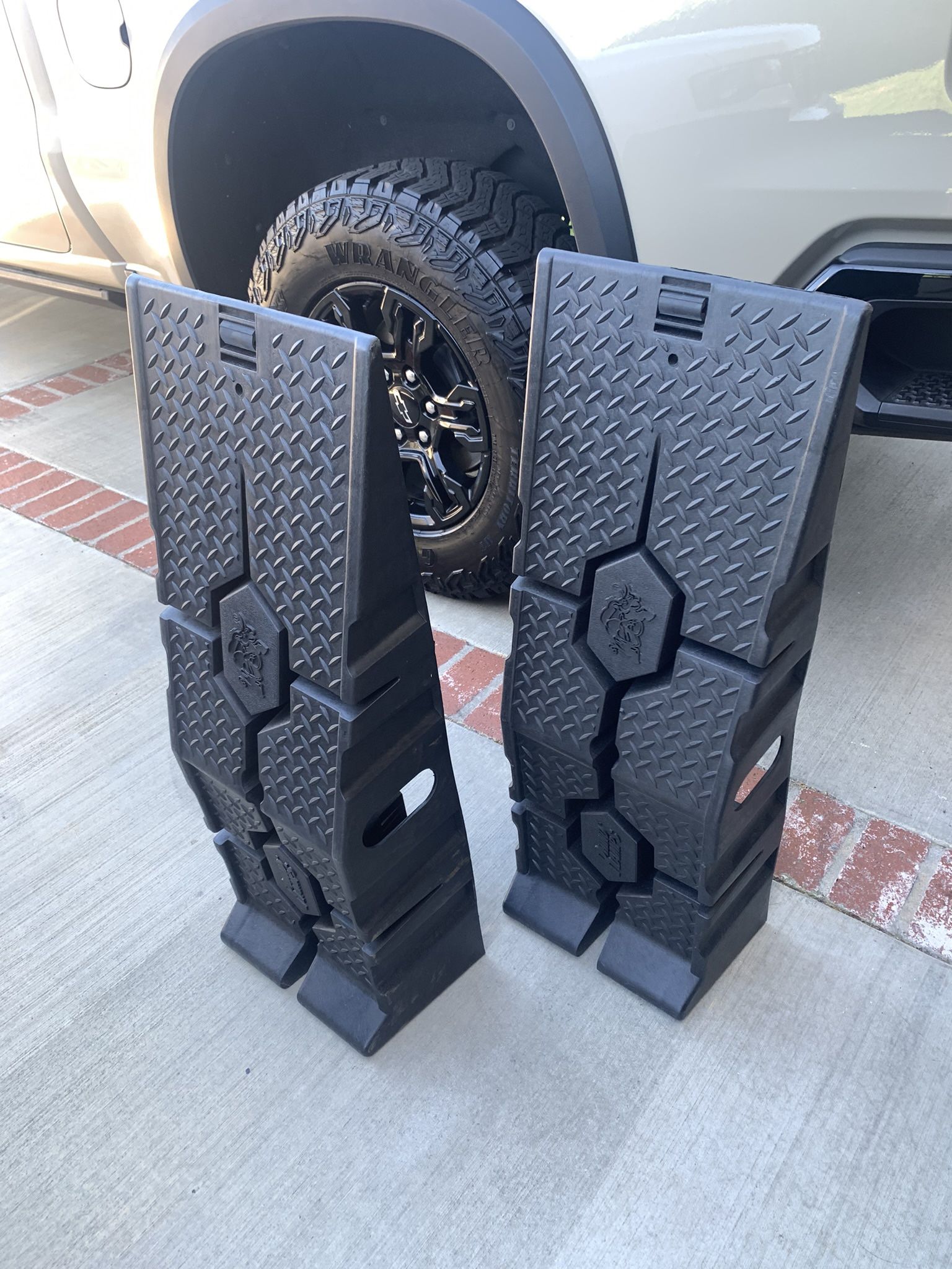 Heavy Duty Truck Ramps. 