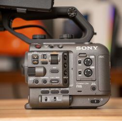 Sony FX6 Cinema Camera , Mint , 259 Hours + Tilta V-Mount Cage Kit