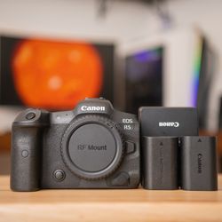Canon r5 camera