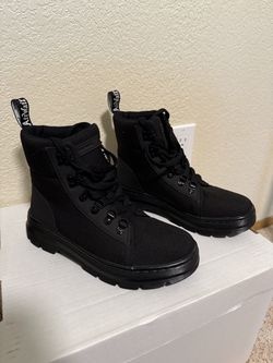 Dr. Martens Combs Women’s Boot Size 8