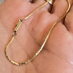 14k Solid Gold Bracelet, 2.51grams And Very Attractive Design 