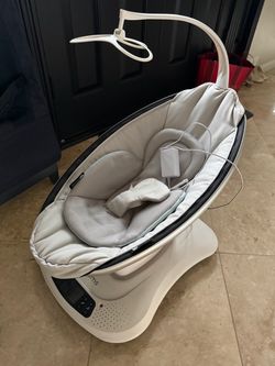 4moms mamaRoo Baby Swing – Excellent Condition