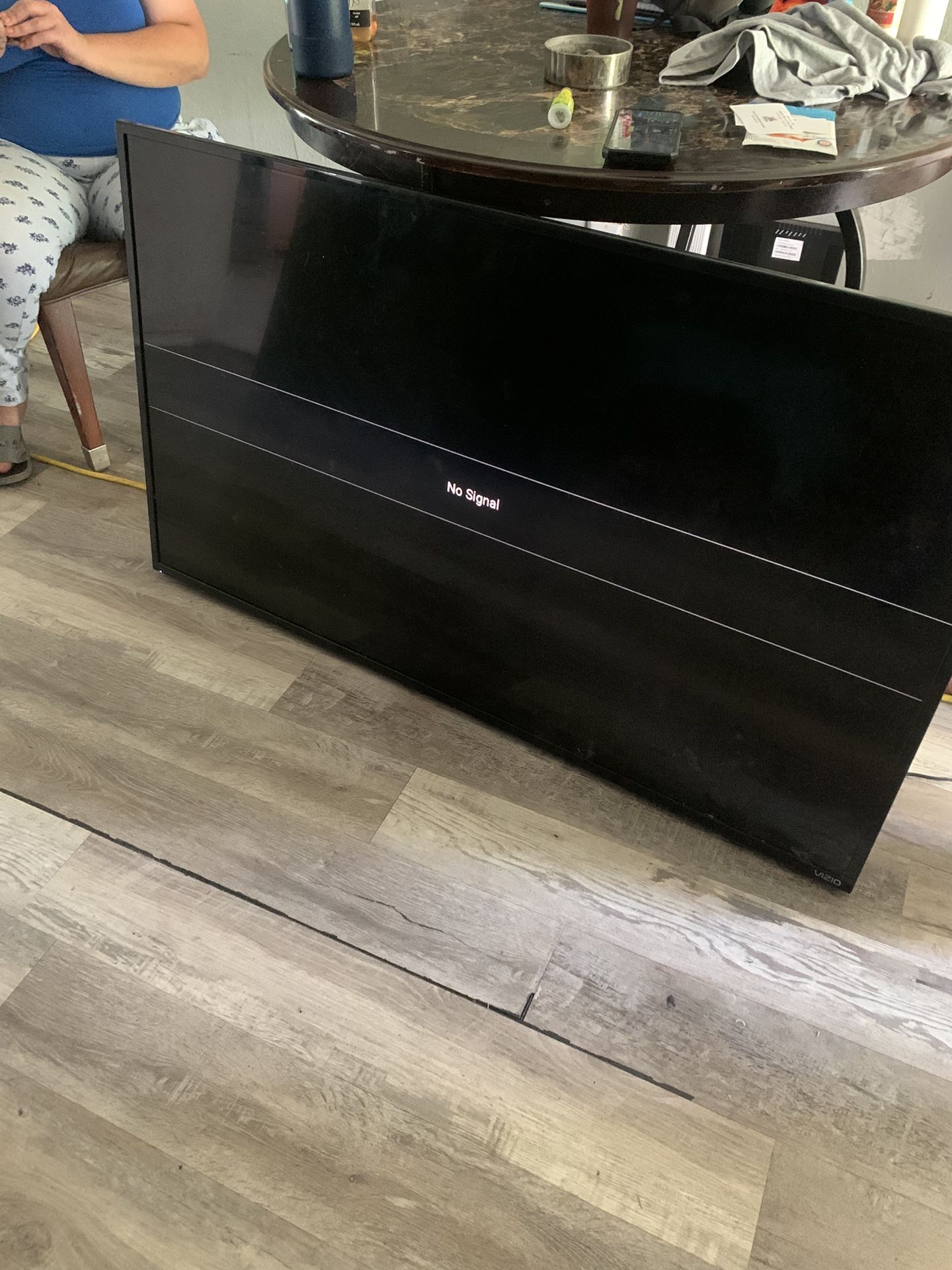 50” No Remote Comes With Roku