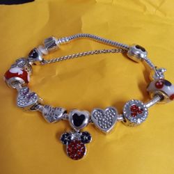 Beautiful Mickey/Minnie Mouse Charm Bracelet 