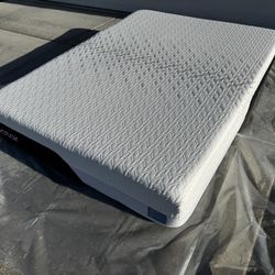 Nectar classic memory foam queen mattress, Like New, Perfect Condition 