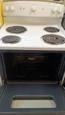 White GE electric coil stove with warranty delivery available fee depends on address 🏠🛣️🚛