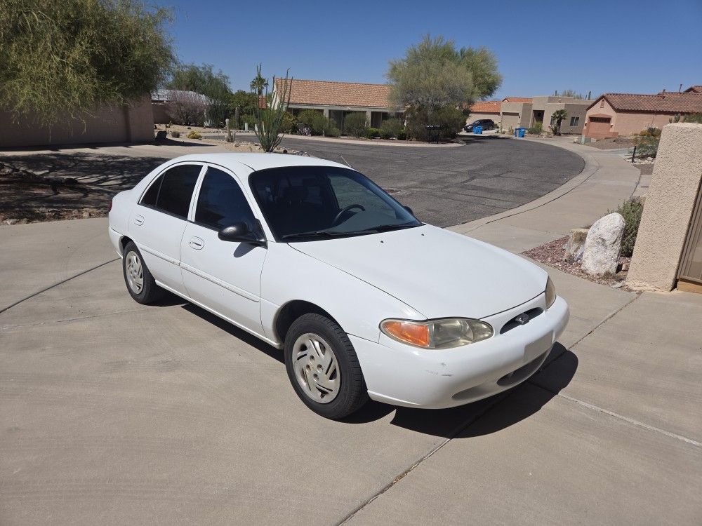 2000 Ford Escort
