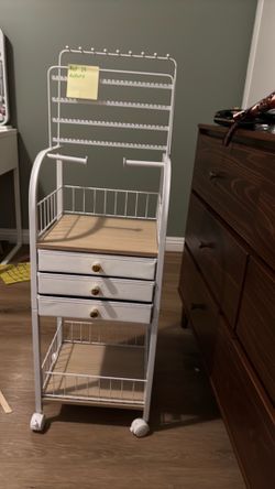 Jewelry organizer on wheels
