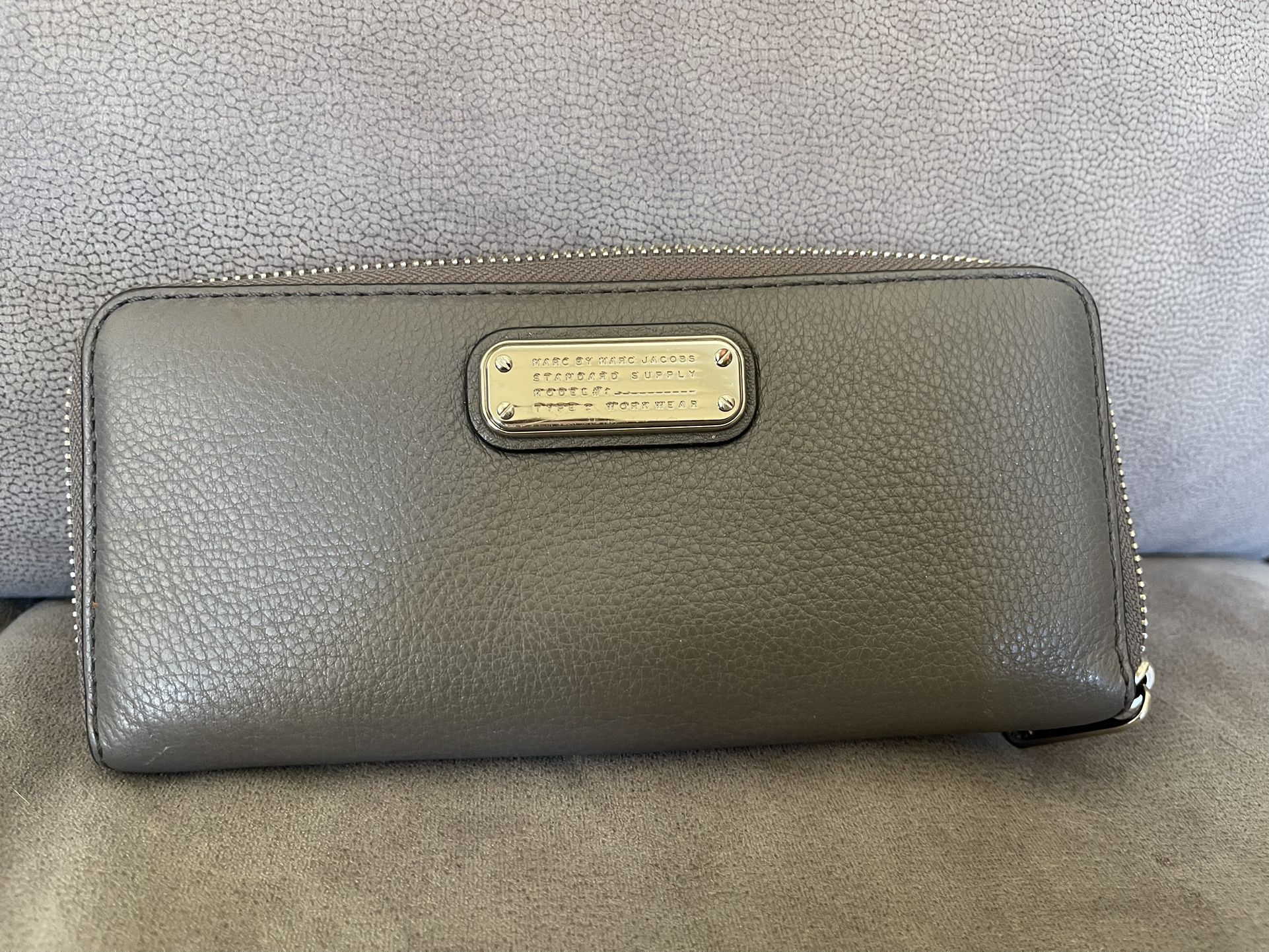 Marc Jacobs Grey Wallet Zip Wallet