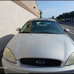 2004 Ford Taurus