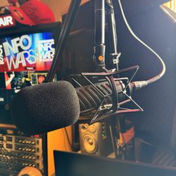 NEW - AWESOME PRO MIC + FREE BOOM ARM & FILTER!