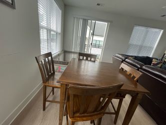 Dinnig table