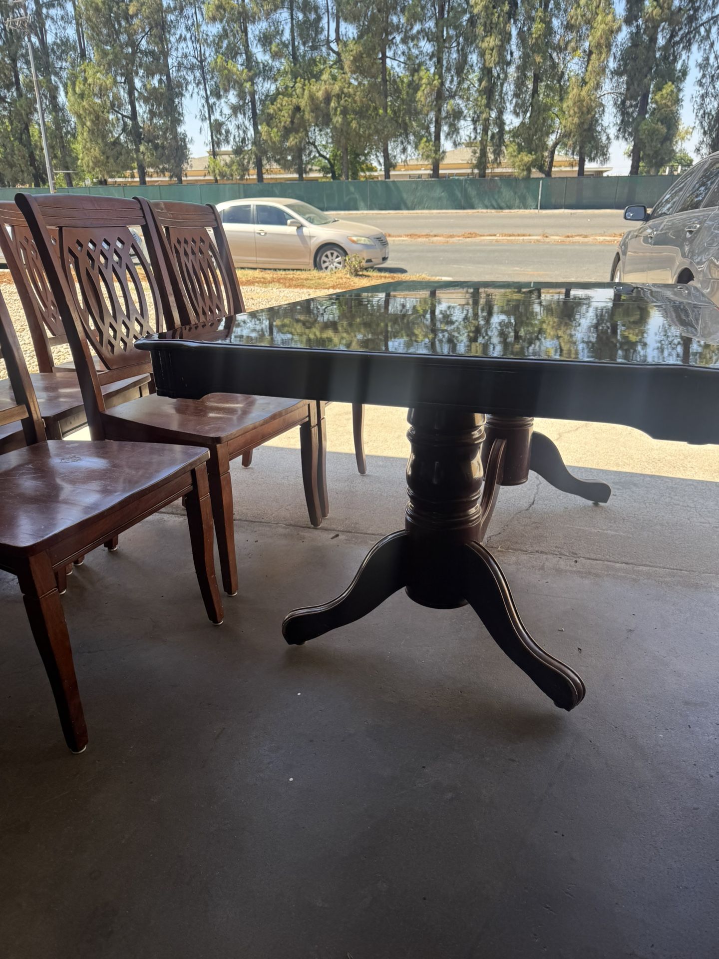 Table & Chairs 