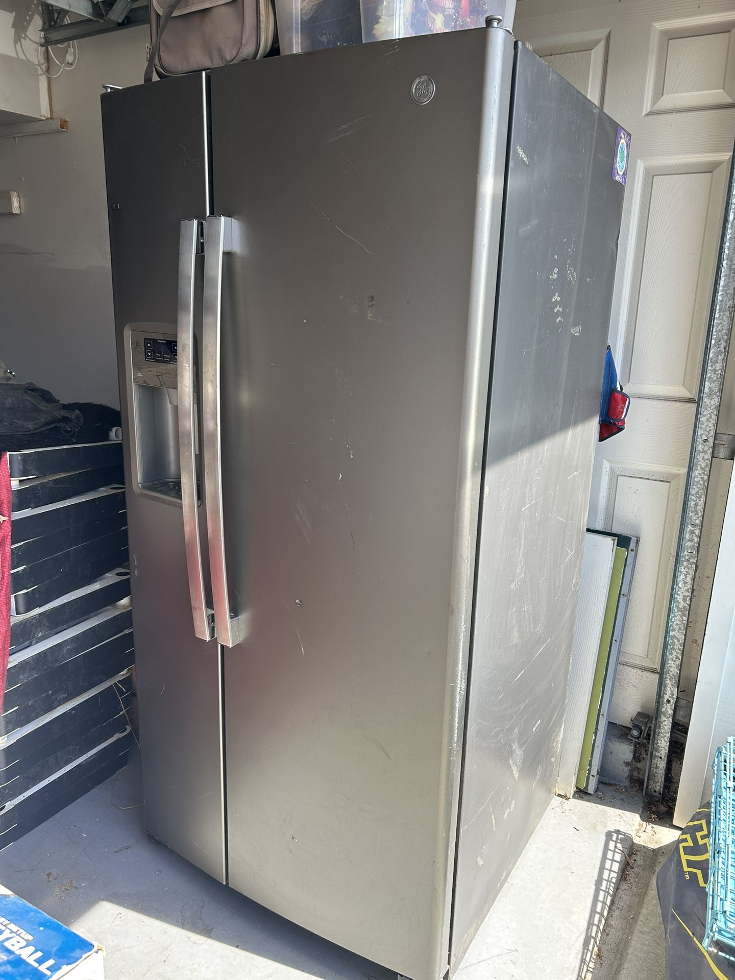 Refrigerator 