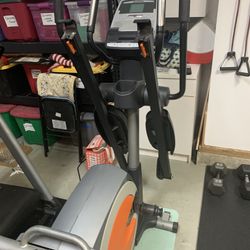 Elliptical Works Good Just Need The Room! Free To Good Home!