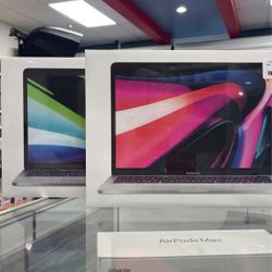 2022 13”MacBook Pro M2 256