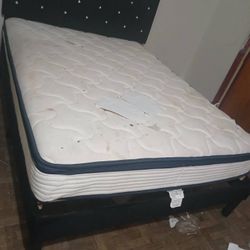 Black Diamond Queen Bed