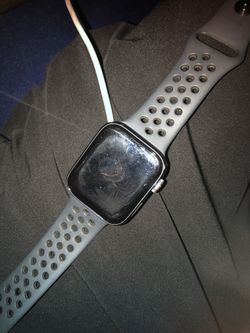 Black Nike Sport Apple Watch 44mm Series 4 GPS