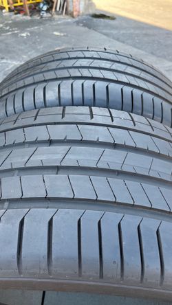 I sell 2 tires from PIRELI PZERO 325/35/23 it is in very good condition