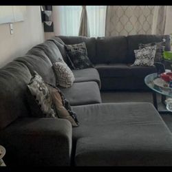 Selling Living Room Couches 