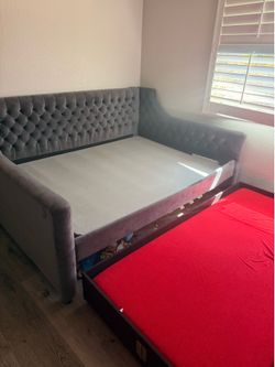Daybed with trundle