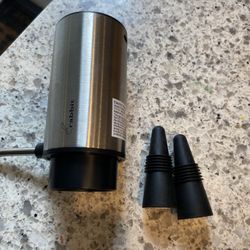Rabbit Electric Wine Aerator + 2 silicone wine stoppers All excellent condition.