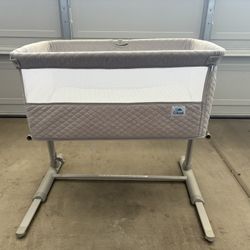 Cloud Baby Bedside Bassinet 