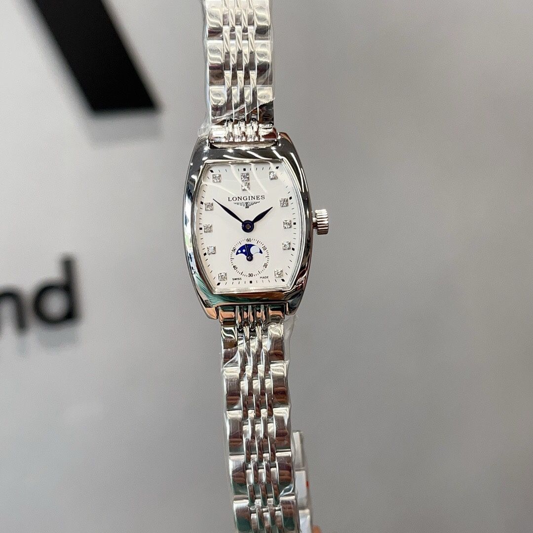 An exquisite watch for girls