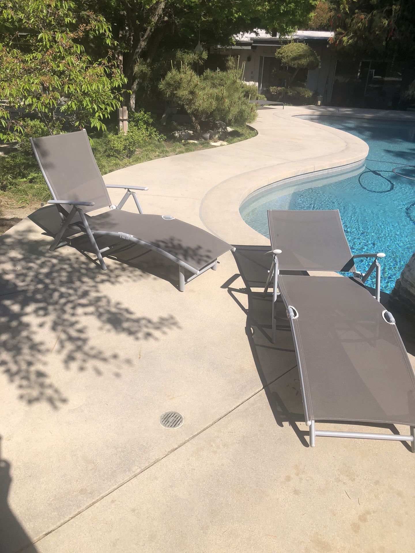 Reclining Poolside Lounge Chairs 