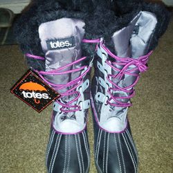 NEW with tag's. 
Women's sz 10 quilted fur lined boots. 
$15.00