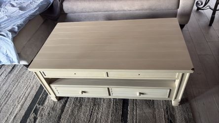 Coffee table off-white