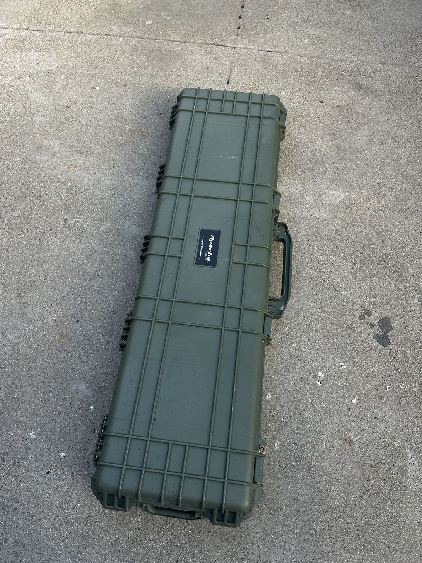 APACHE 9800 Weatherproof Protective Case