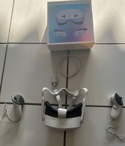 white Meta quest 3S with 2 controllers and battery 128 GB