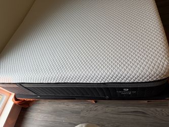 Luxury Queen mattress. Used But Still In Good Condition
