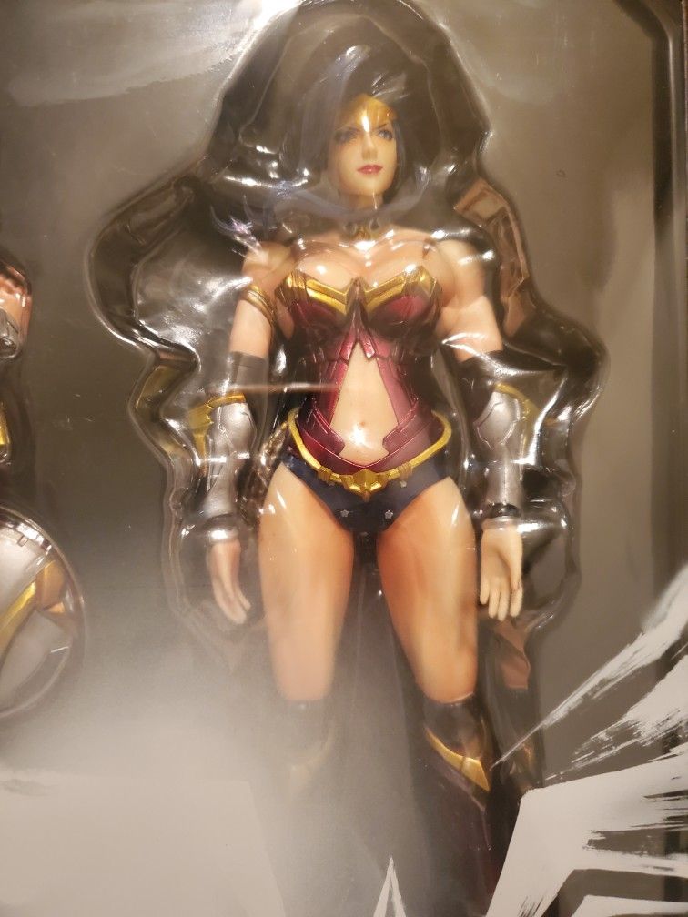 New No. 2 Wonder Woman DC Comics Variant Play Arts Kai Action